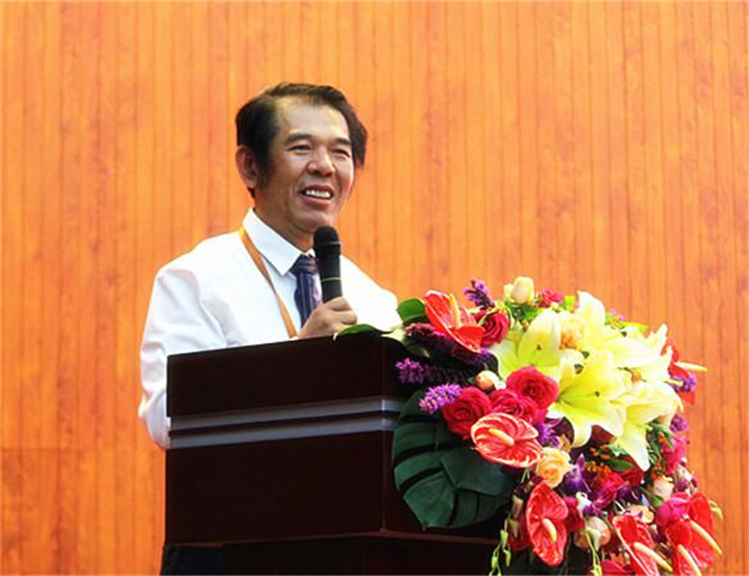 我做为爸妈在线的一个儿子，我愿为她的赢局无限而努力！